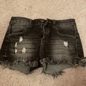 Black jean shorts!!